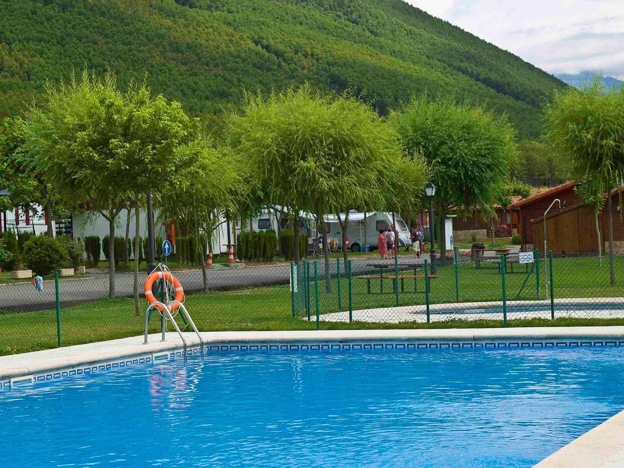 Camping Valle De Tena Sabiñánigo Exterior foto